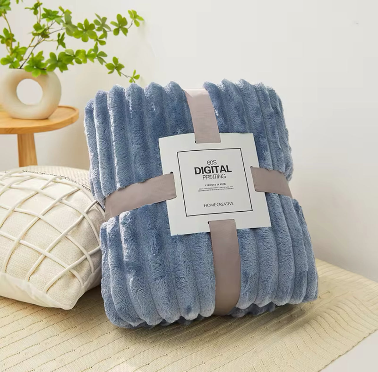 Fluffy Coral Velvet Blanket Air-Conditioned Flannel Plush Comfortable Thickened and Warm Soft Plush blanket