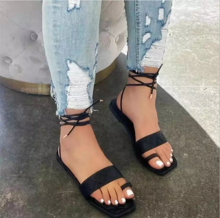 Ring Toe Flat Sandals