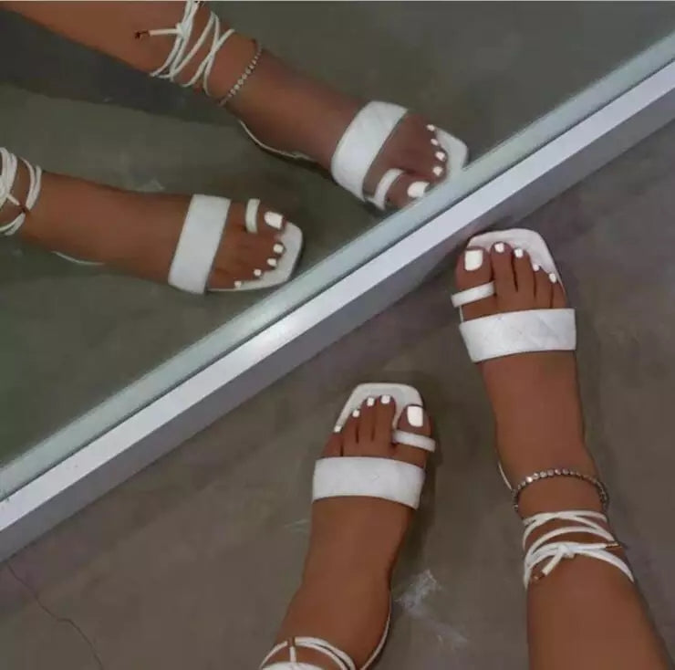 Ring Toe Flat Sandals